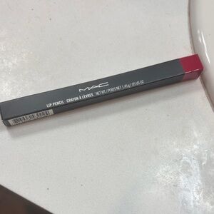 MAC Lip Pencil in Beet Shade